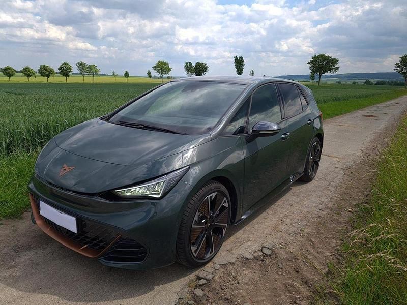 Grün Gebraucht 2024 Cupra Born VZ Kleinwagen | 43.980 € (Etwas zu teuer) - Bild 1/4