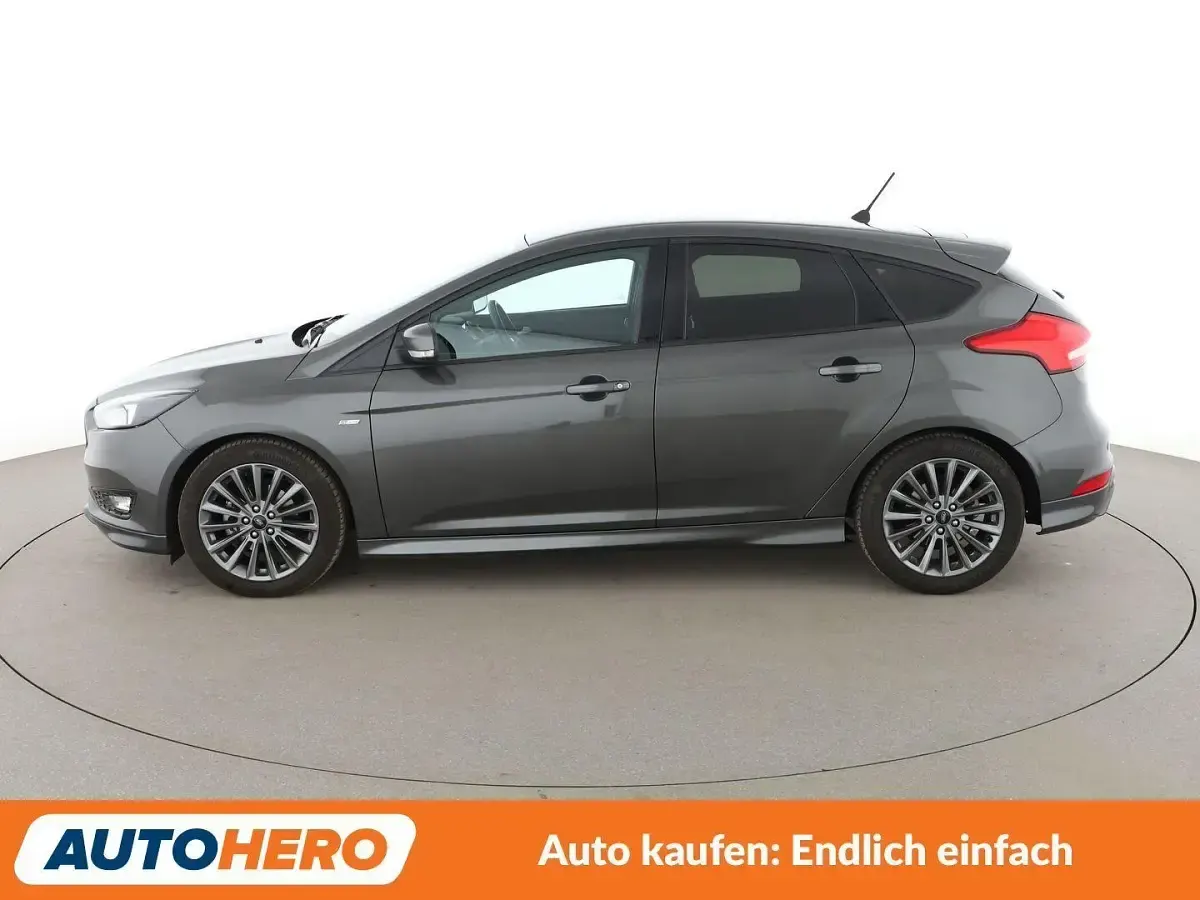 Gebraucht Ford Focus ST-Line 125 PS (91 kW) 2018 Grau Limousine