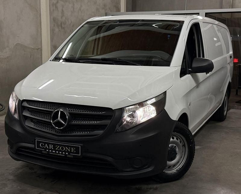 Weiß Gebraucht 2024 Mercedes Vito Van / Kleinbus | 31.970 € (Fairer Preis) - Bild 1/4