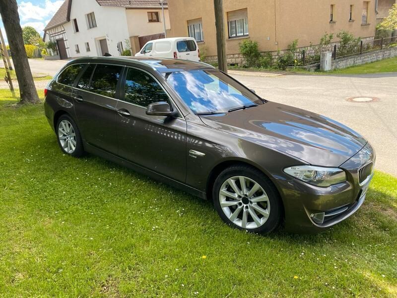 Braun Gebraucht 2012 BMW 530 Kombi | 9.800 € (Superpreis) - Bild 1/4