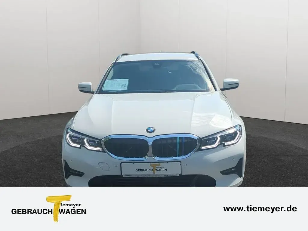 Gebraucht BMW 330 Sport Line 252 PS (185 kW) 2021 Weiß Kombi
