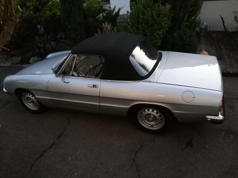 Silber Gebraucht 1977 Alfa Romeo Spider Cabrio | 19.900 € - Bild 1/4