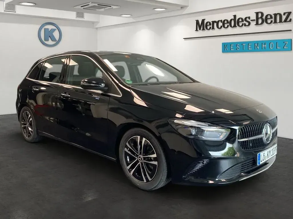 Gebraucht Mercedes B200 Progressive 163 PS (119 kW) 2025 Schwarz Kleinwagen