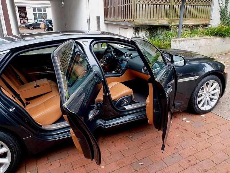 Schwarz Gebraucht 2011 Jaguar XJL Premium Luxury Limousine | 17.990 € - Bild 1/4
