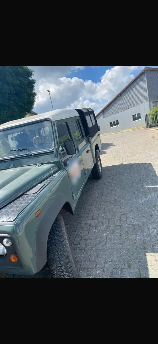 Gebraucht Land Rover Defender 122 PS (89 kW) 2010 Grün Pickup