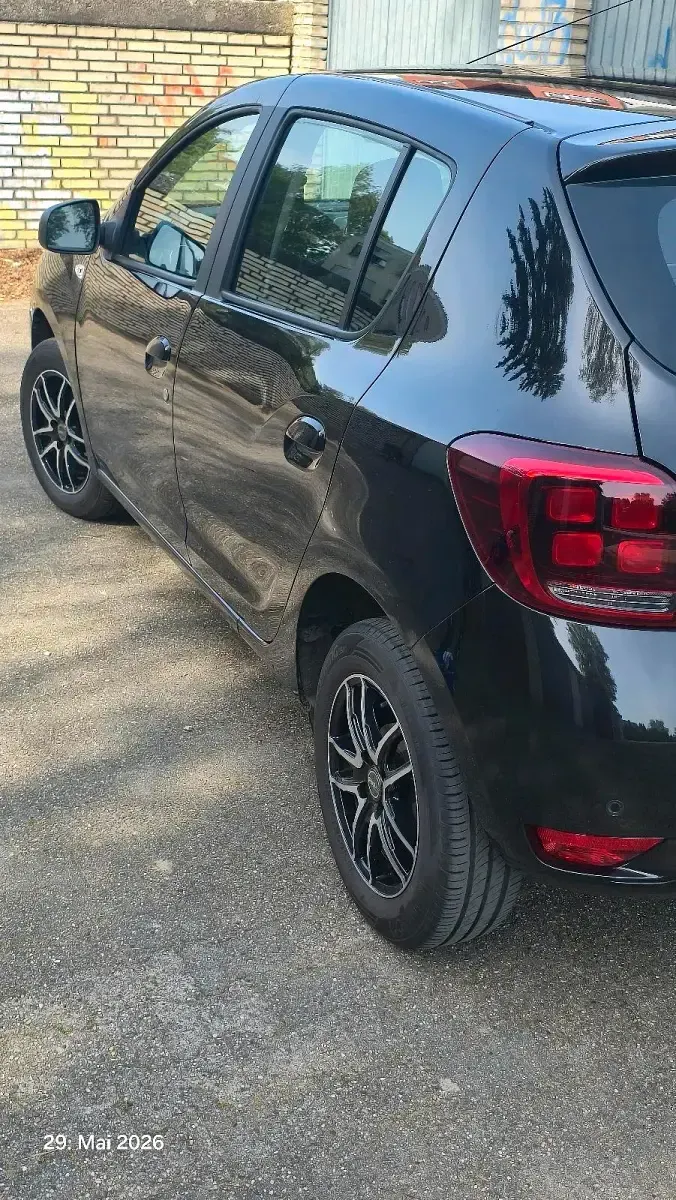 Gebraucht Dacia Sandero Lauréate 90 PS (66 kW) 2018 Schwarz Kleinwagen