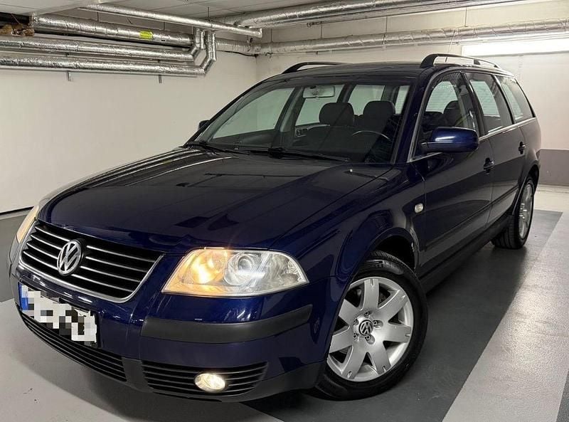 Usata VW Passat 131 CV (96 kW) 2001 Blu Station wagon