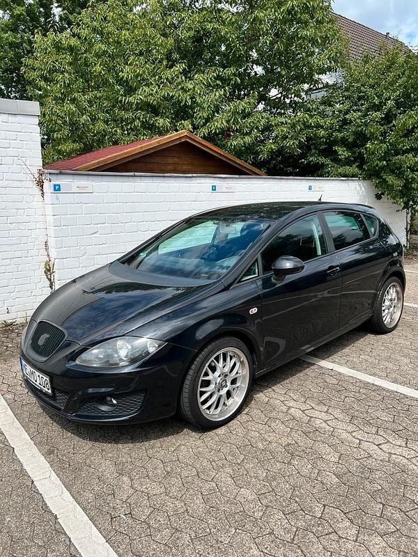 Schwarz Gebraucht 2009 Seat Leon Sport Kleinwagen | 3.200 € (Fairer Preis) - Bild 1/4