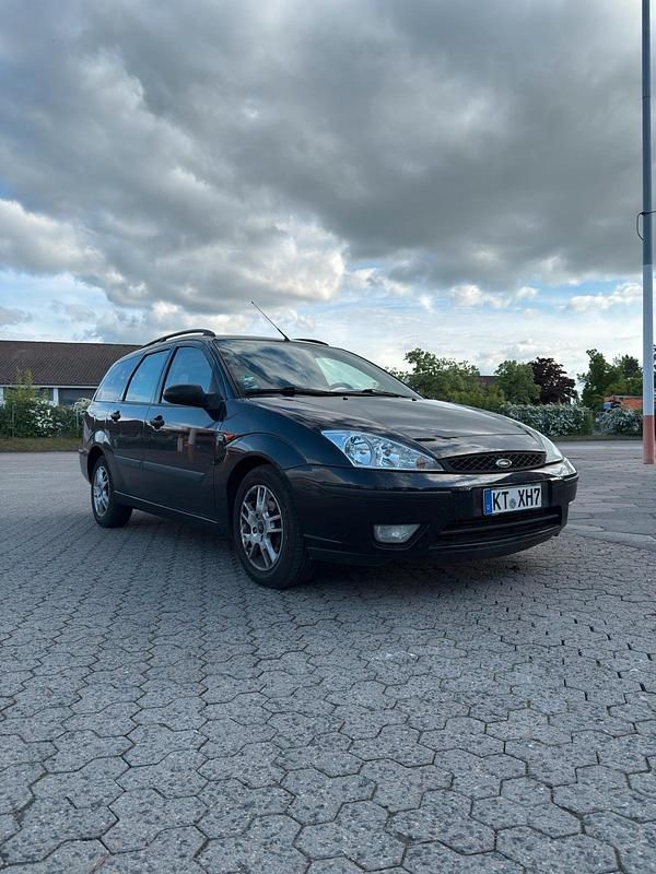 Schwarz Gebraucht 2004 Ford Focus Kombi | 950 € (Fairer Preis) - Bild 1/4