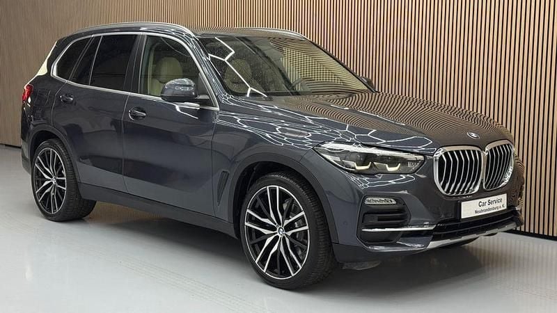 Grau Gebraucht 2019 BMW X5 Sport Line SUV | 43.700 € (Superpreis) - Bild 1/4