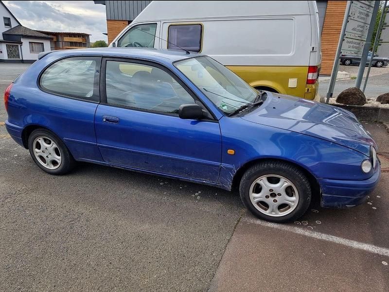 Blau Gebraucht 1999 Toyota Corolla Limousine | 3.850 € (Fairer Preis) - Bild 1/4