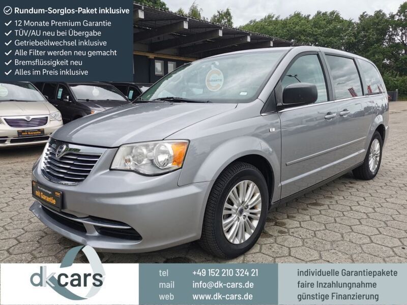 Silber Gebraucht 2014 Lancia Voyager Van / Kleinbus | 17.500 € (Etwas zu teuer) - Bild 1/4