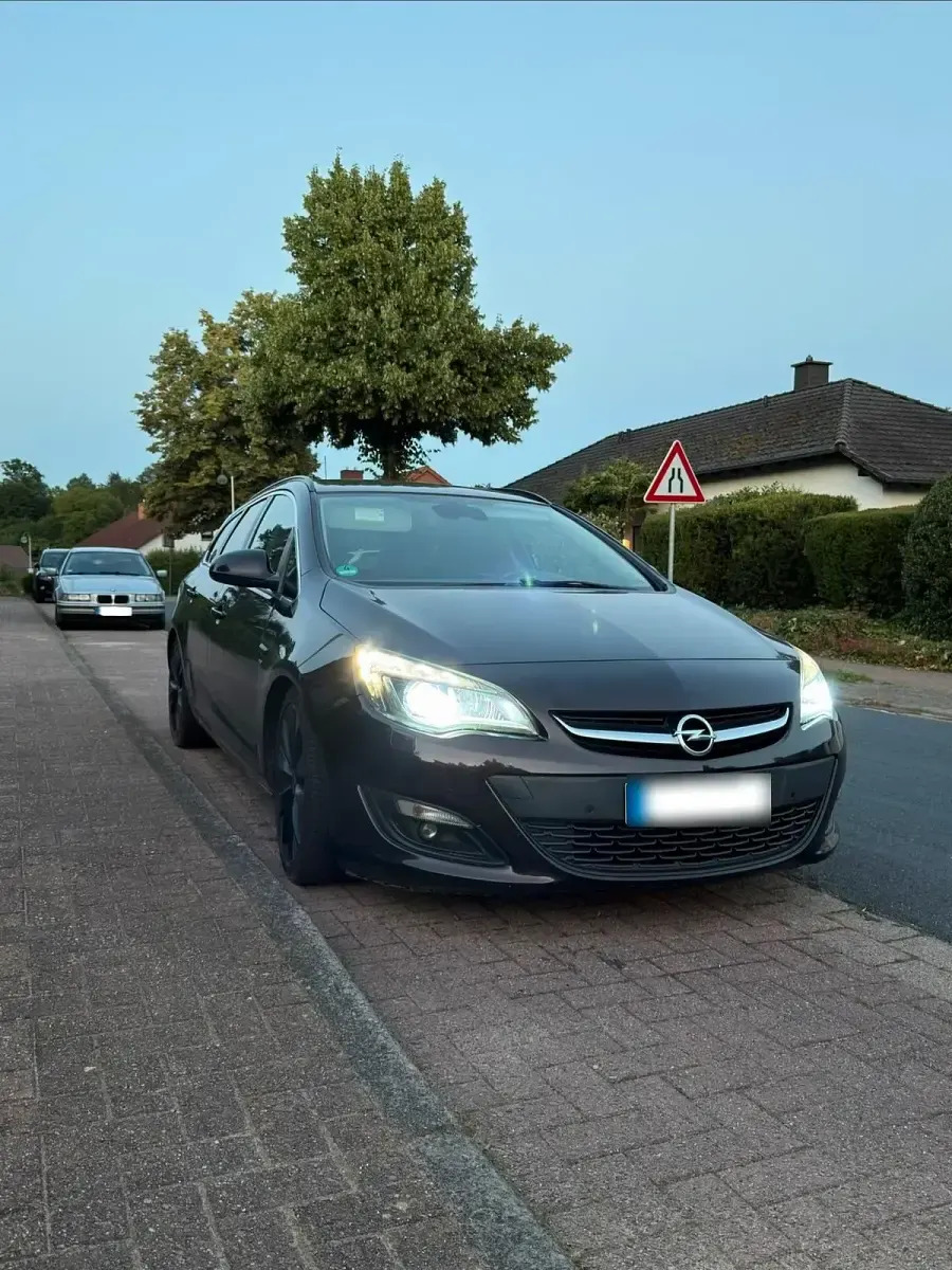 Gebraucht Opel Astra 136 PS (100 kW) 2014 Andere farben Kombi