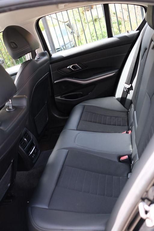 Używany BMW 330e Advantage 292 KM (214 kW) 2019 Czarny Sedan/Limuzyna