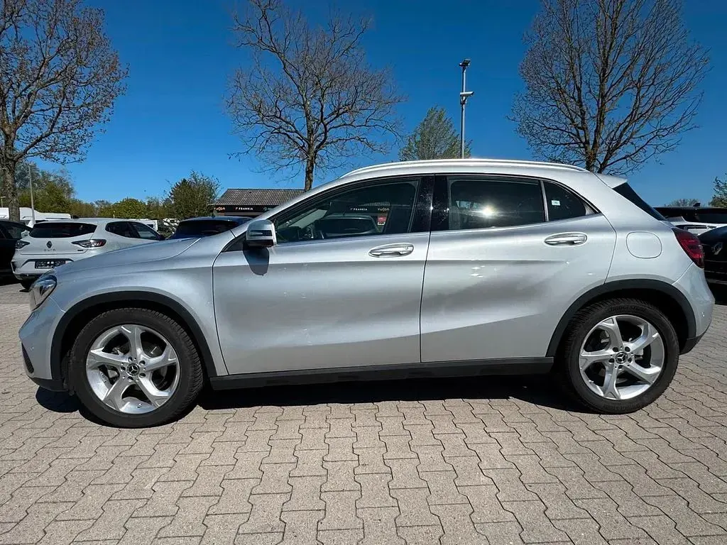 Gebraucht Mercedes GLA180 Urban 122 PS (89 kW) 2019 Silber SUV