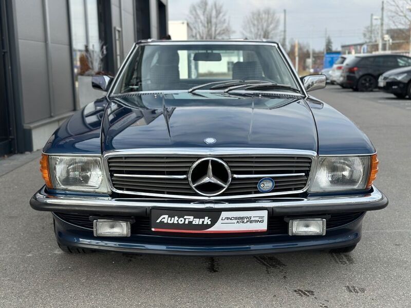 Nautik blau metallic (metallic) Gebraucht 1986 Mercedes SL300 Cabrio | 29.890 € - Bild 1/4