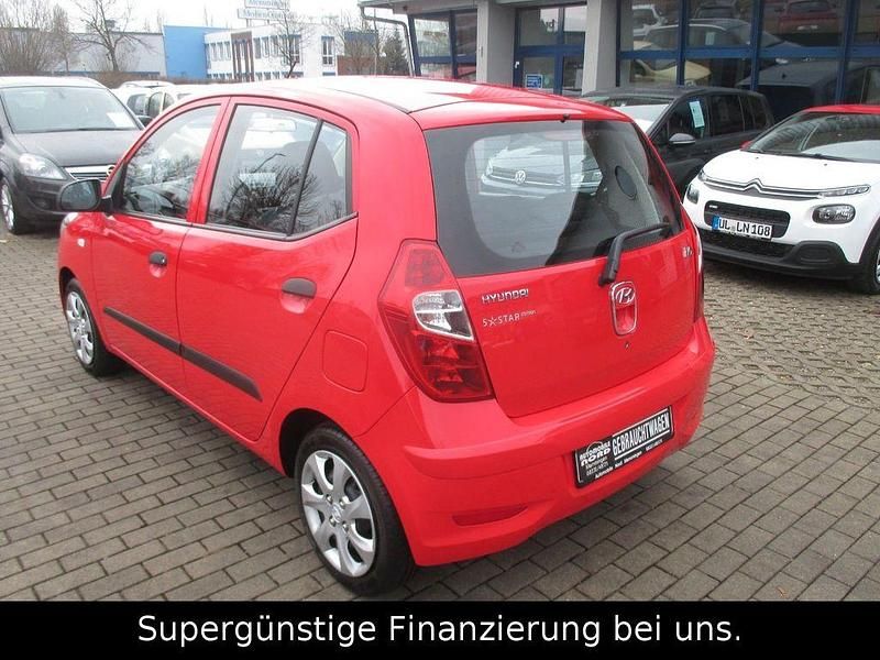 Gebraucht Hyundai i10 Edition 69 PS (50 kW) 2012 Rot Kleinwagen