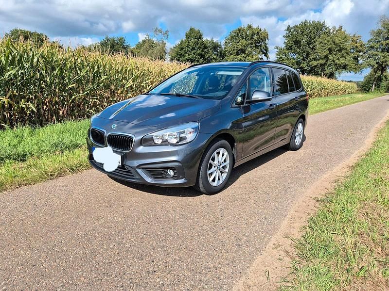 Grau Gebraucht 2017 BMW 218 Gran Tourer Advantage Van / Kleinbus | 12.900 € (Guter Preis) - Bild 1/4