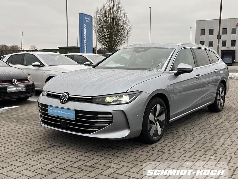 Gebraucht VW Passat Elegance 193 PS (141 kW) 2024 Silber Limousine