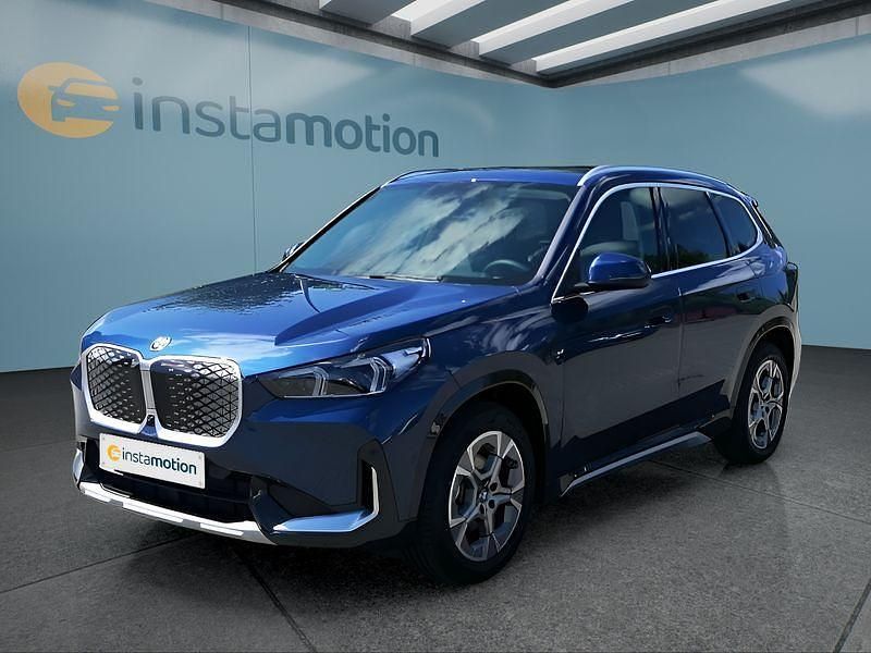 Blau Neu 2025 BMW iX1 xLine SUV | 52.299 € (Teuer) - Bild 1/4