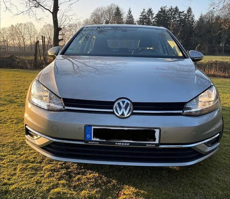 Gebraucht VW Golf VII Comfortline 110 PS (80 kW) 2018 Silber Limousine