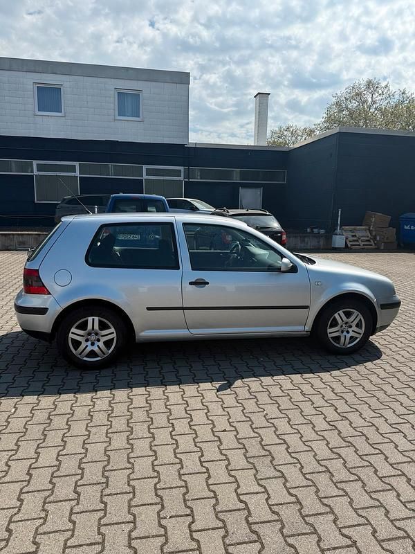 Gebraucht VW Golf IV 75 PS (55 kW) 2002 Grau Kleinwagen