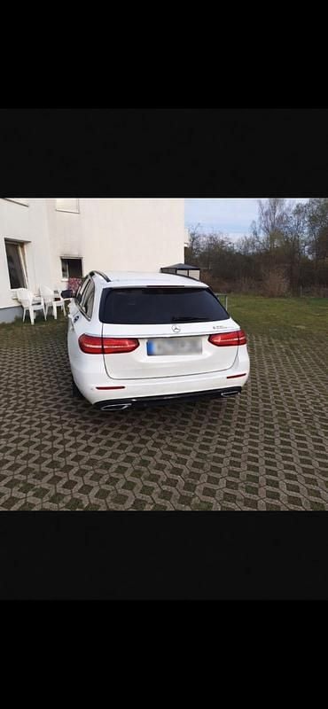 Gebraucht Mercedes E220 194 PS (142 kW) 2017 Weiß Kombi
