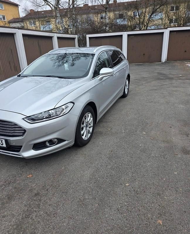 Gebraucht Ford Mondeo 150 PS (110 kW) 2017 Silber Kombi