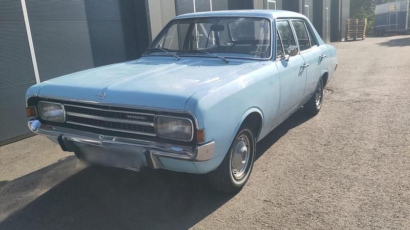 Blau Gebraucht 1971 Opel Rekord Limousine | 3.500 € - Bild 1/4