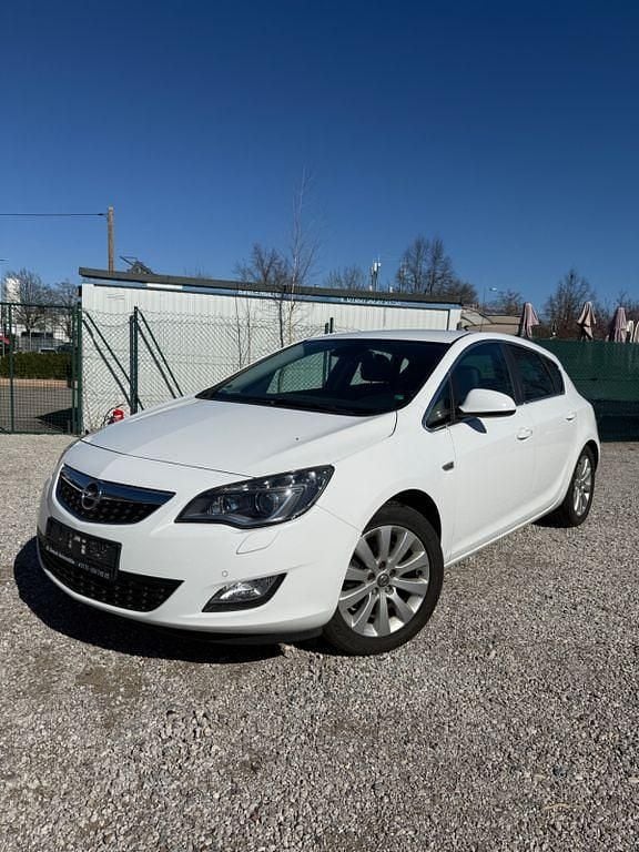Gebraucht Opel Astra Innovation 180 PS (132 kW) 2011 Weiß Limousine