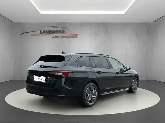 Gebraucht Skoda Superb SportLine 193 PS (141 kW) 2025 Ebony schwarz metallic (metallic) Kombi