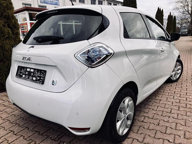 Gebraucht Renault Zoe 64 kW (88 PS) 2016 Weiß Kleinwagen