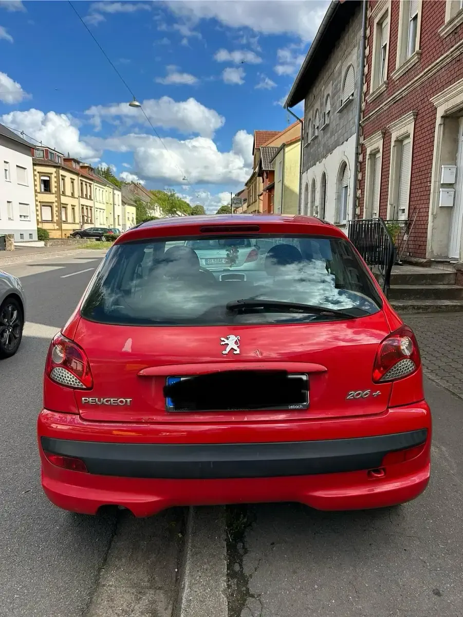 Gebraucht Peugeot 206+ 75 PS (55 kW) 2009 Rot Kleinwagen