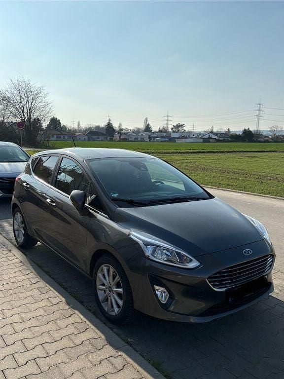 Grau Gebraucht 2018 Ford Fiesta Titanium Kleinwagen | 8.200 € (Guter Preis) - Bild 1/4
