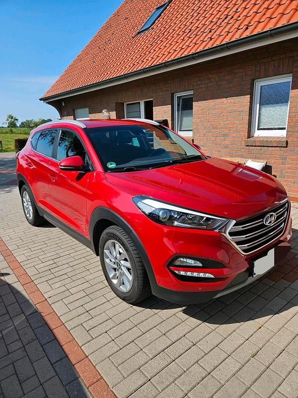 Rot Gebraucht 2017 Hyundai Tucson SUV | 17.000 € (Etwas zu teuer) - Bild 1/4