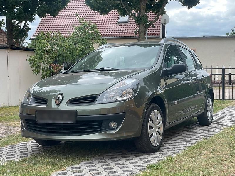 Grün Gebraucht 2008 Renault Clio GrandTour Kombi | 2.000 € - Bild 1/4