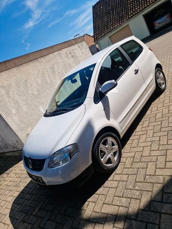Weiß Gebraucht 2010 VW Fox Style Kleinwagen | 1.700 € (Fairer Preis) - Bild 1/4