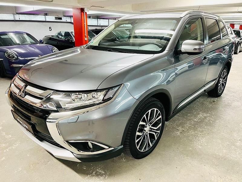 Grau Gebraucht 2016 Mitsubishi Outlander Top SUV | 16.500 € (Fairer Preis) - Bild 1/4