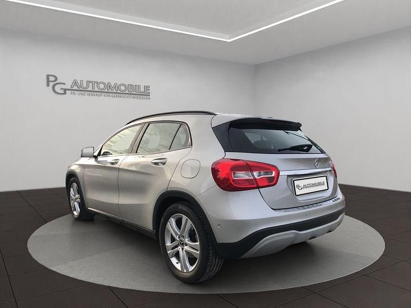 Gebraucht Mercedes GLA200 156 PS (114 kW) 2017 Silber SUV