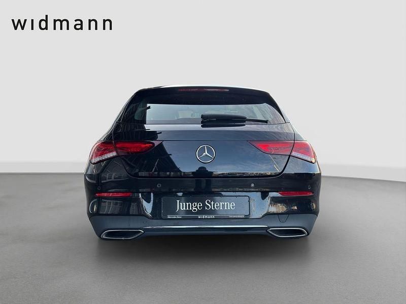 Gebraucht Mercedes CLA180 Shooting Brake Progressive 136 PS (100 kW) 2022 Metalliclack kosmosschwarz Kombi