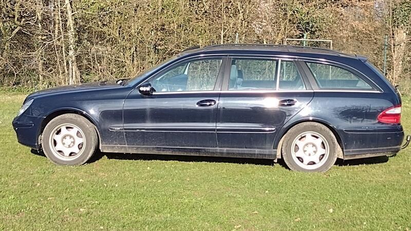 Blau Gebraucht 2004 Mercedes E220 Kombi | 1.250 € (Guter Preis) - Bild 1/4