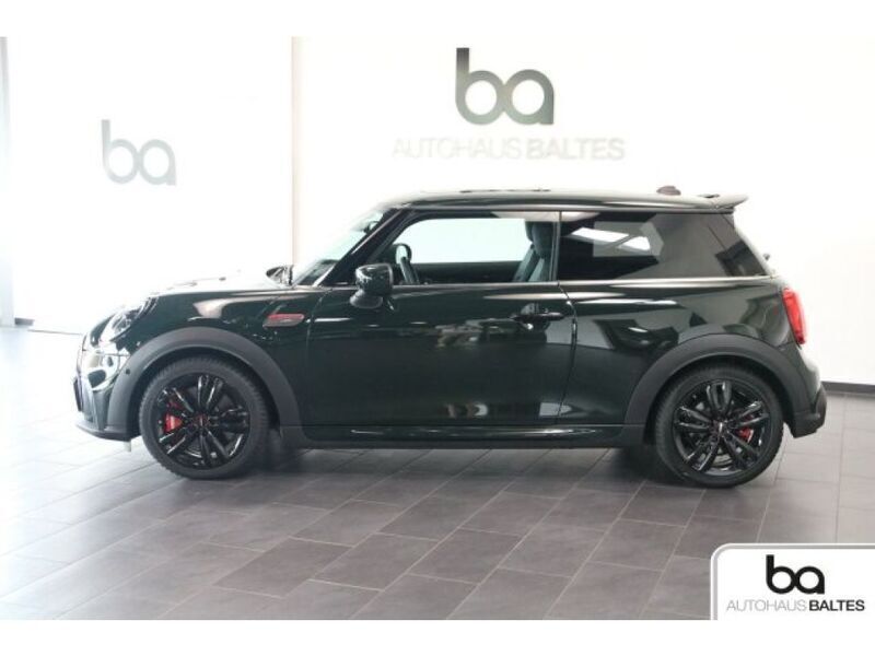 Gebraucht Mini John Cooper Works 231 PS (169 kW) 2024 Rebel green uni Kleinwagen
