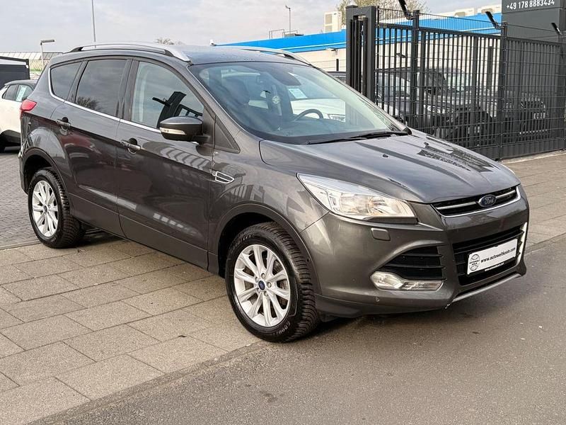 Gebraucht Ford Kuga Titanium 150 PS (110 kW) 2016 Grau SUV