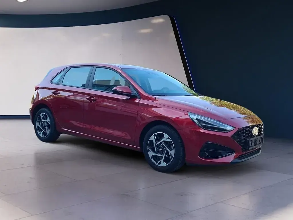 Gebraucht Hyundai i30 Advantage 101 PS (74 kW) 2024 Rot Limousine