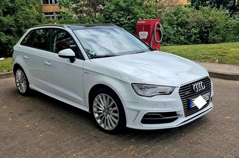 Weiß Gebraucht 2015 Audi A3 e-tron Design Kleinwagen | 14.500 € (Fairer Preis) - Bild 1/4