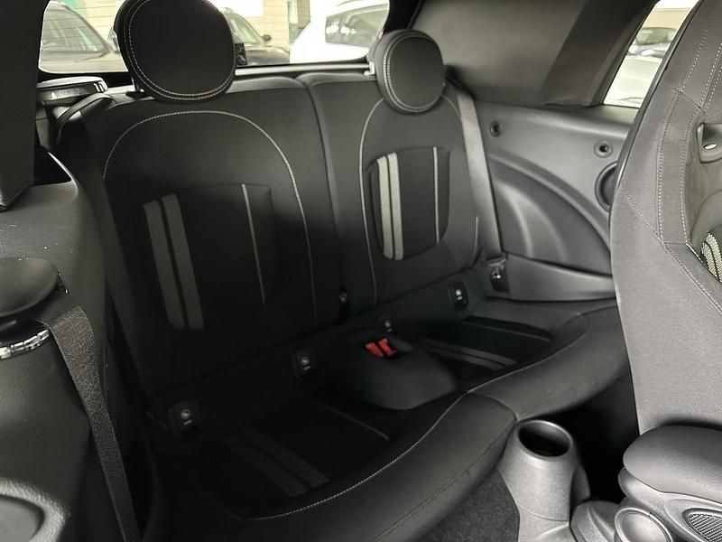 Gebraucht Mini John Cooper Works 136 PS (100 kW) 2023 Weiß metallic Kleinwagen