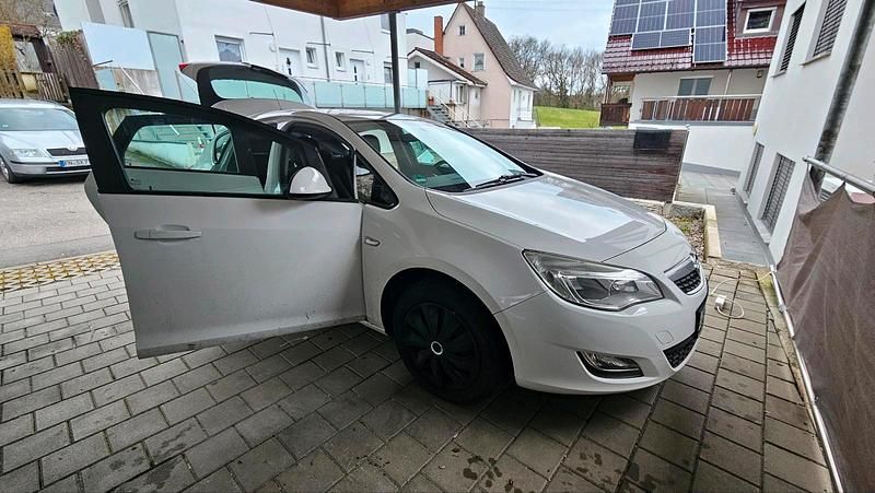 Gebraucht Opel Astra 87 PS (63 kW) 2011 Weiß Kleinwagen