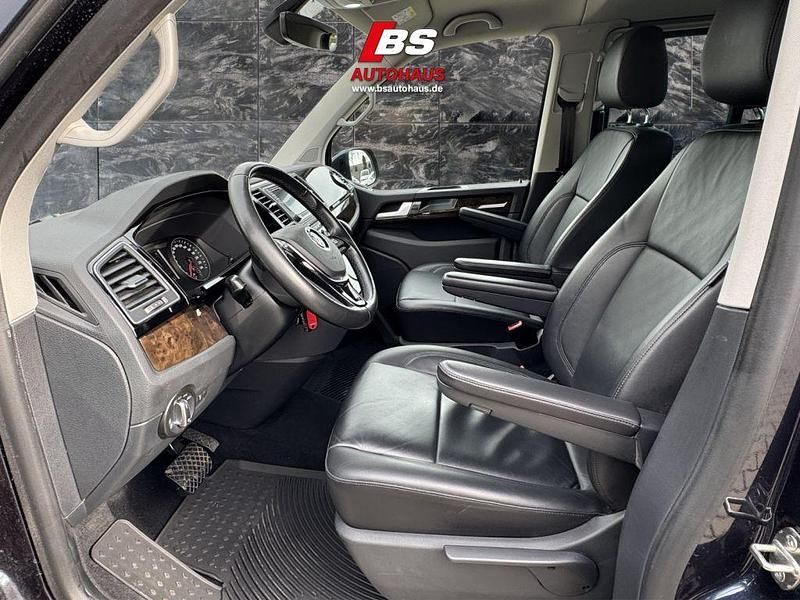 Gebraucht VW Caravelle Highline 204 PS (150 kW) 2018 Starlight blue metallic Van / Kleinbus