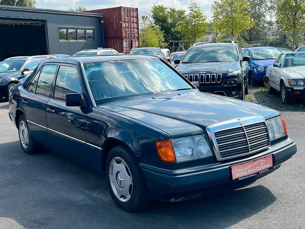Gebraucht Mercedes E220 150 PS (110 kW) 1993 Grau Coupé
