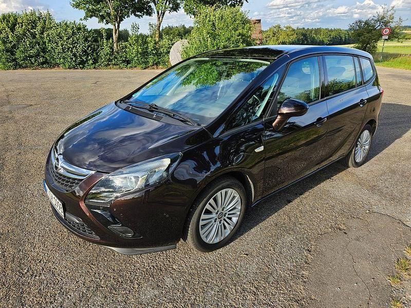 Braun Gebraucht 2016 Opel Zafira Tourer Edition Van / Kleinbus | 10.500 € (Fairer Preis) - Bild 1/4